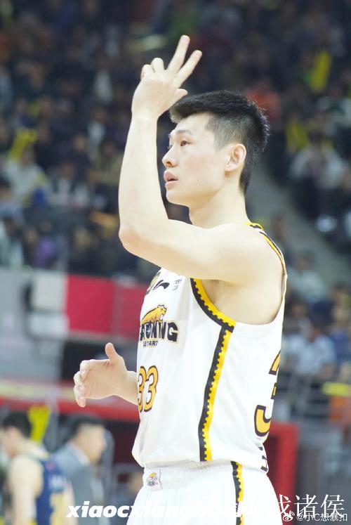 三分球手感火热，王岚嵚砍下19分：出手就有信心命中