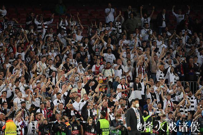 世体:约3400名法兰克福球迷将赴巴塞罗那助阵 世体:约3400名法兰克福球迷将赴巴塞罗那助阵